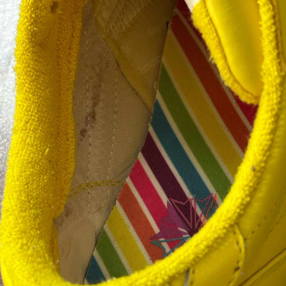Reebok Classic Leather 25th Anniversary yellow sneakers with rainbow laces sz 10 - Picture 7 of 10